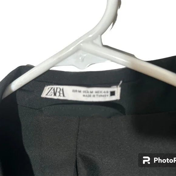 Zara Woman Black blazer for business or With Jeans during the weekend.  Size M - Picture 2 of 4
